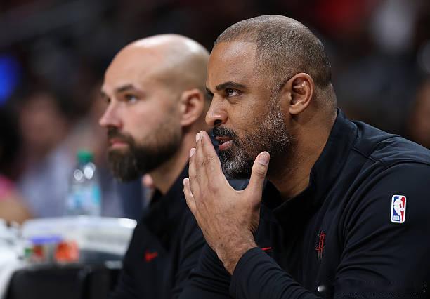 火箭队的盯人区域联防总体上有效地限制了对手的每次进攻得分，但如果休斯顿不及时轮转