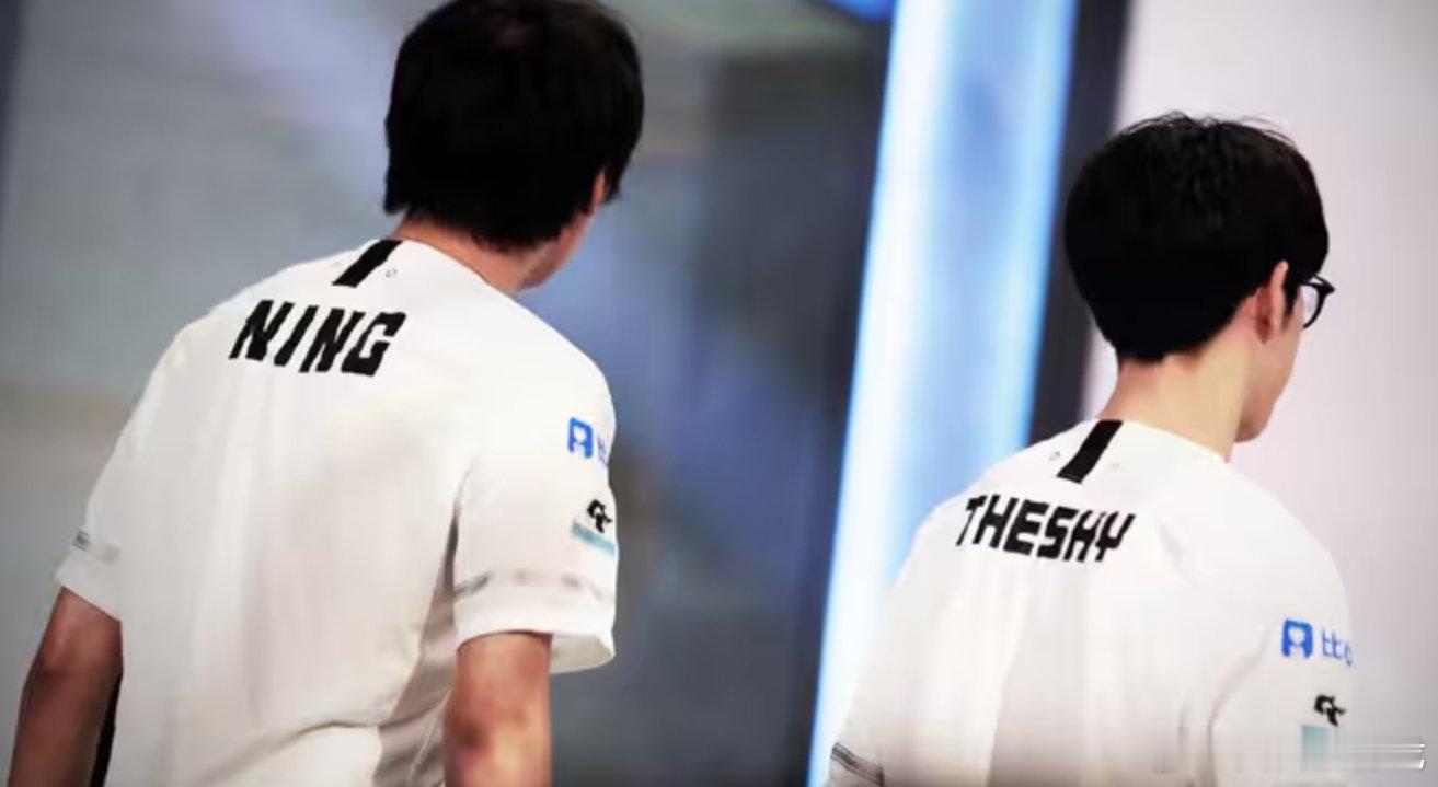 #Ning给Theshy加班费##Theshy问Ning要加班费#这么好？昨晚N