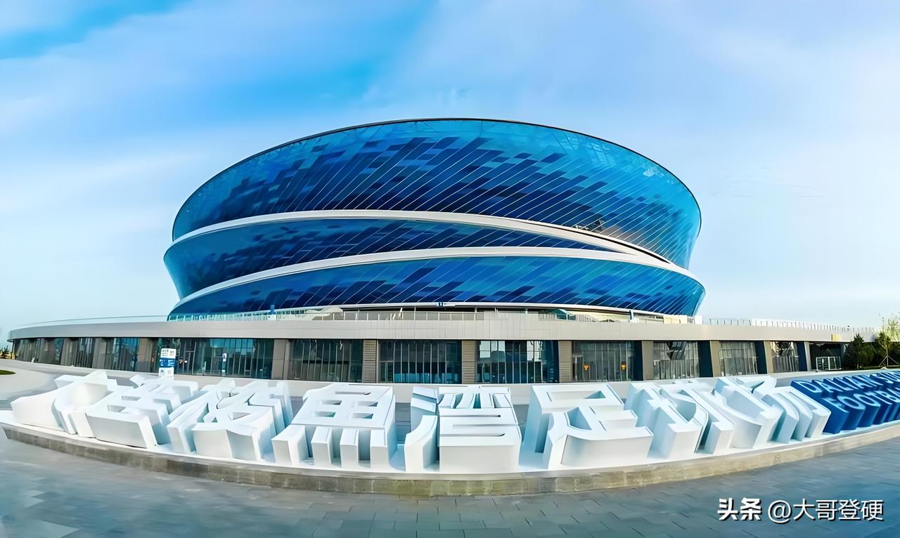 没有对比，就没有伤害！看看大连英博和重庆铜梁龙，中超首个赛季的票价对比[吃瓜群众