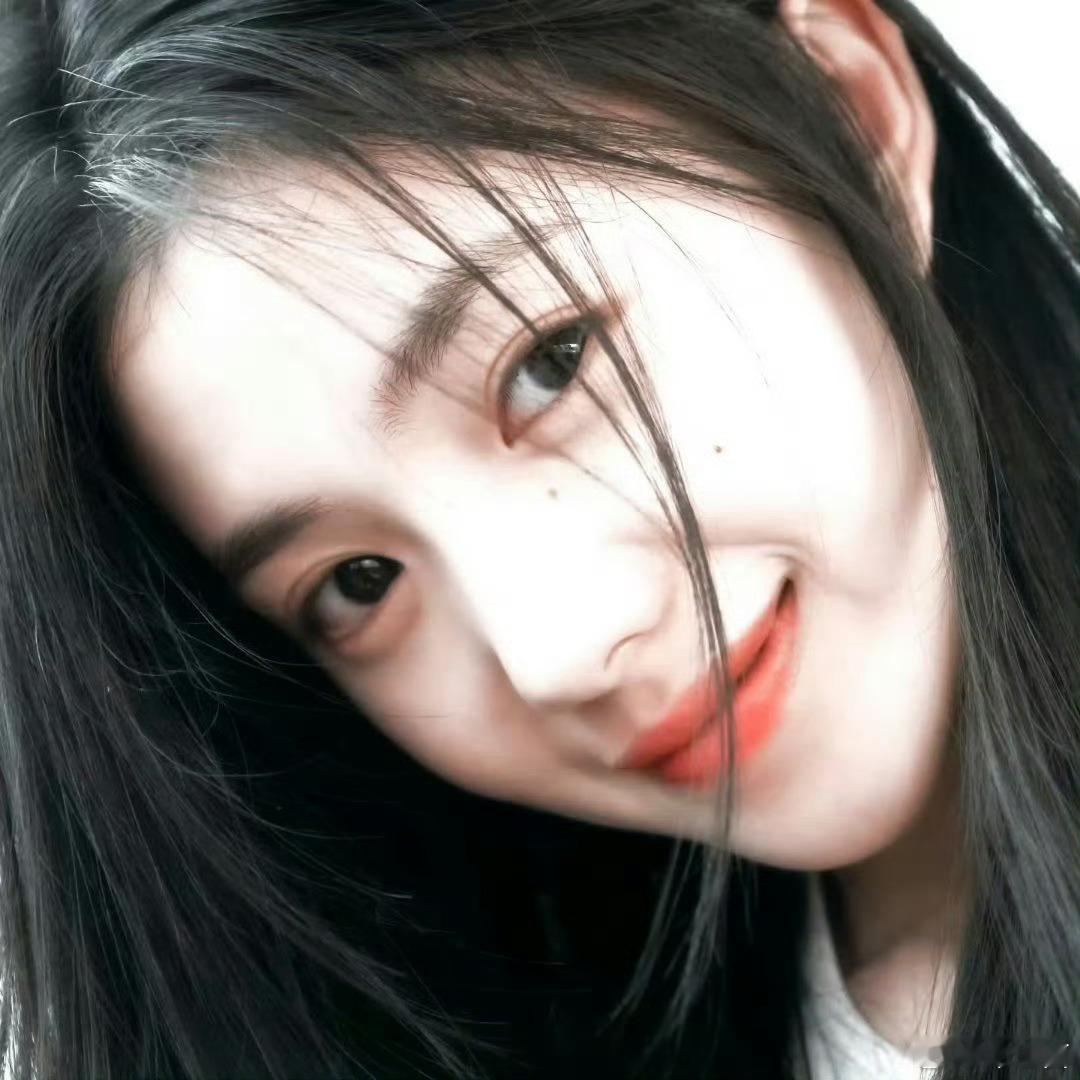 刘浩存好长好直的腿这张脸应该很多男生喜欢吧 