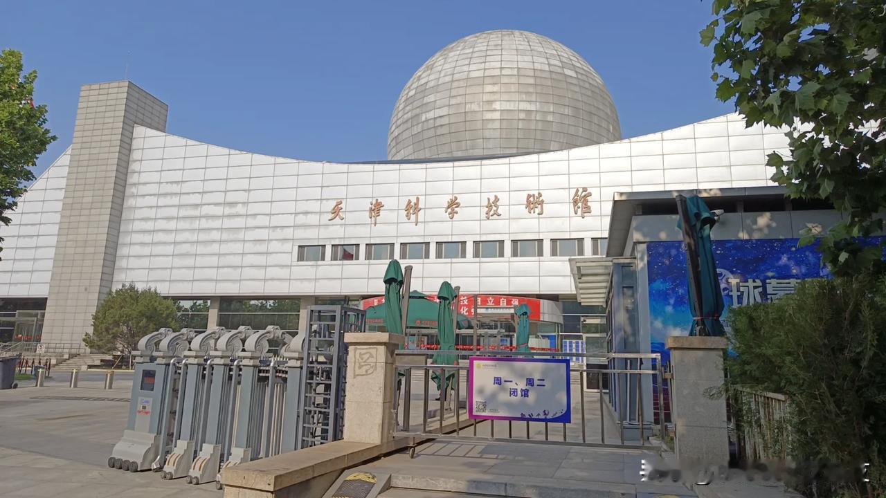 斟酌斟酌又斟酌。
再给一个下联:琢磨琢磨复琢磨。
第三个下联:推敲推敲还推敲。