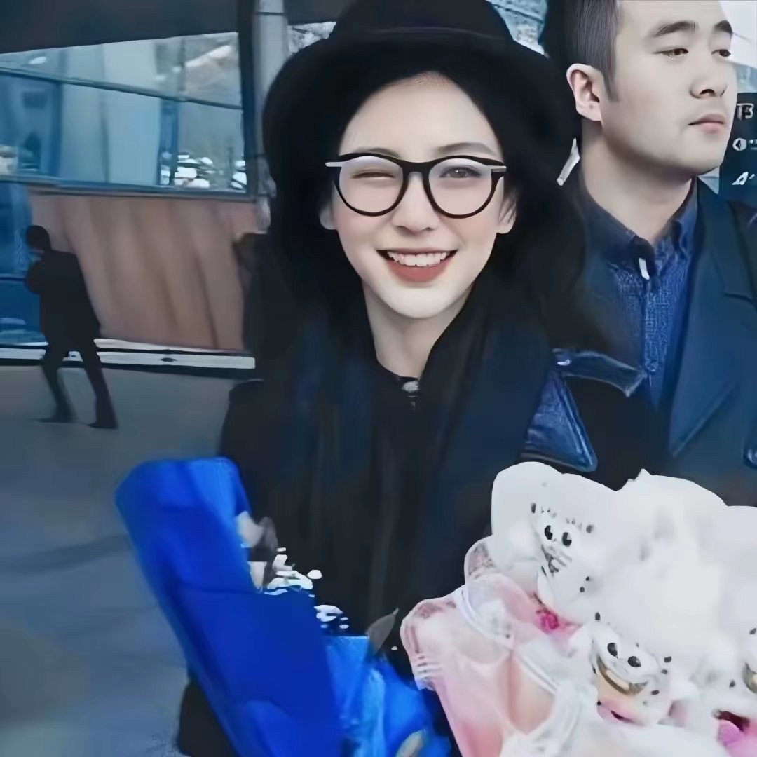 angelababy angelababy “我沿着星河捡着你遗落在月亮旁的浪漫
