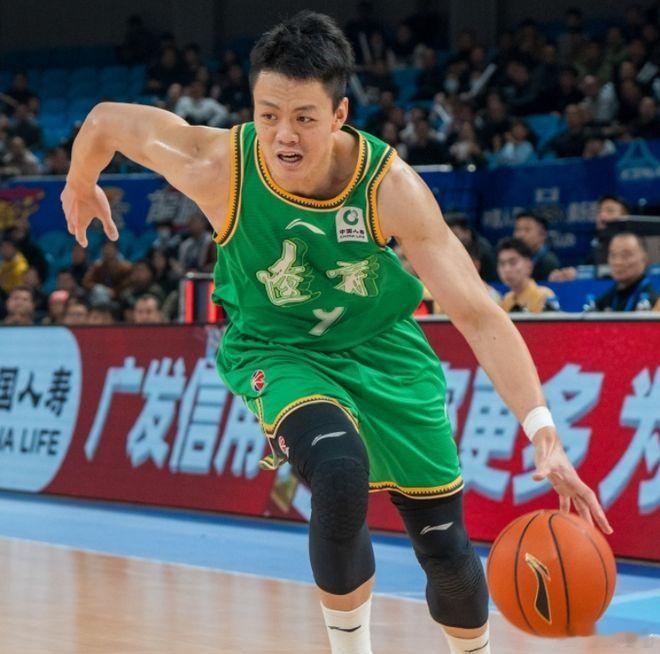 CBA第五轮国内球员表现TOP51.庞峥麟  34分6篮板4助攻，江苏88-84