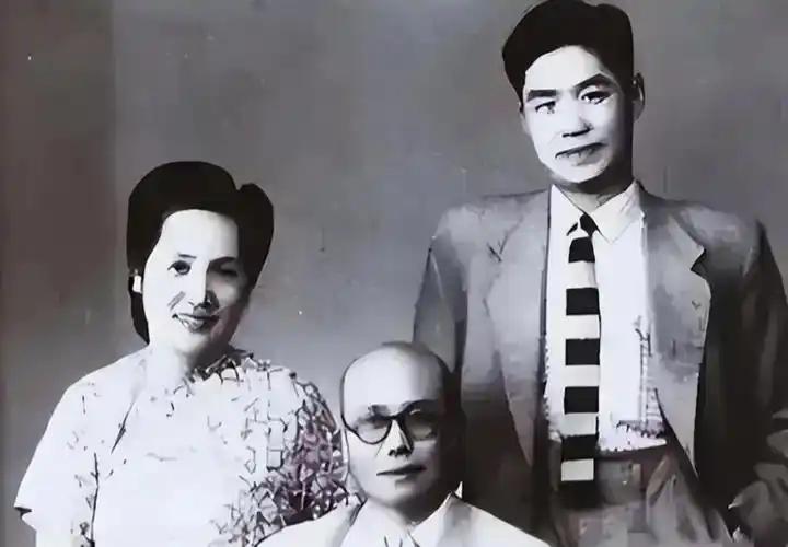 “我若走了，你爸爸就永远回不了家了。”
 
王碧奎晚年在美国说出这句话时，儿女才