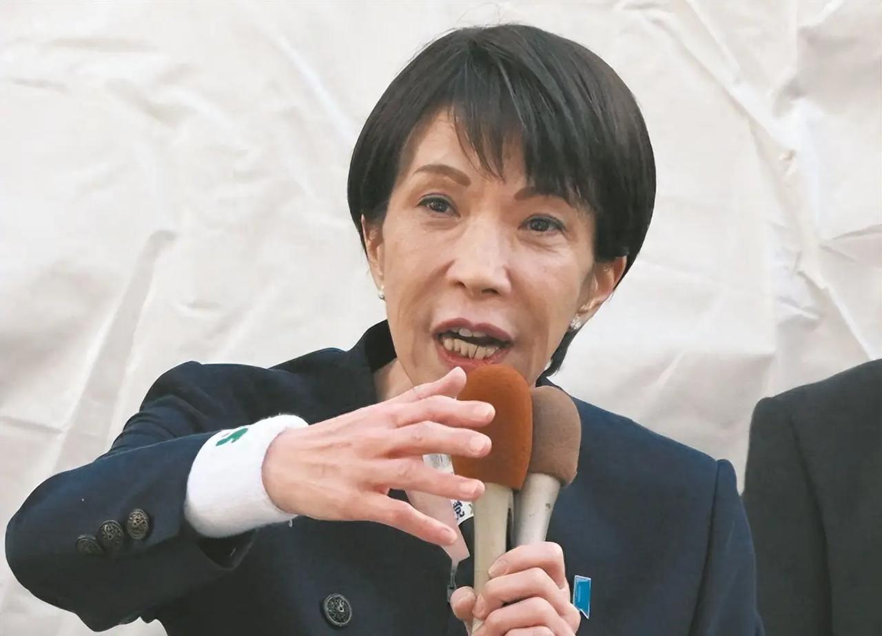 日本首相高市早苗是真的走火入魔了，一门心思扑在扩军上，没钱就打老百姓的主意，又是