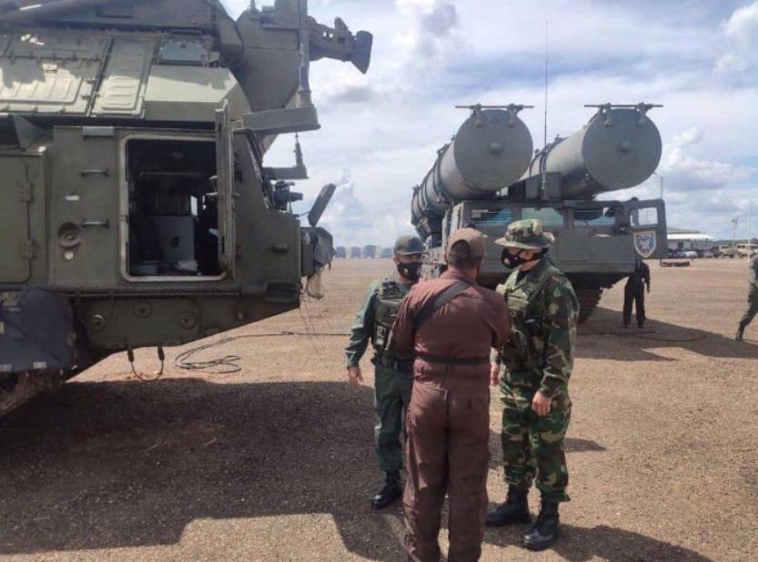 瓦格纳雇佣兵，俄罗斯教官，俄军顾问，都一枪不发，眼睁睁看着马杜罗被抓走？当地时间