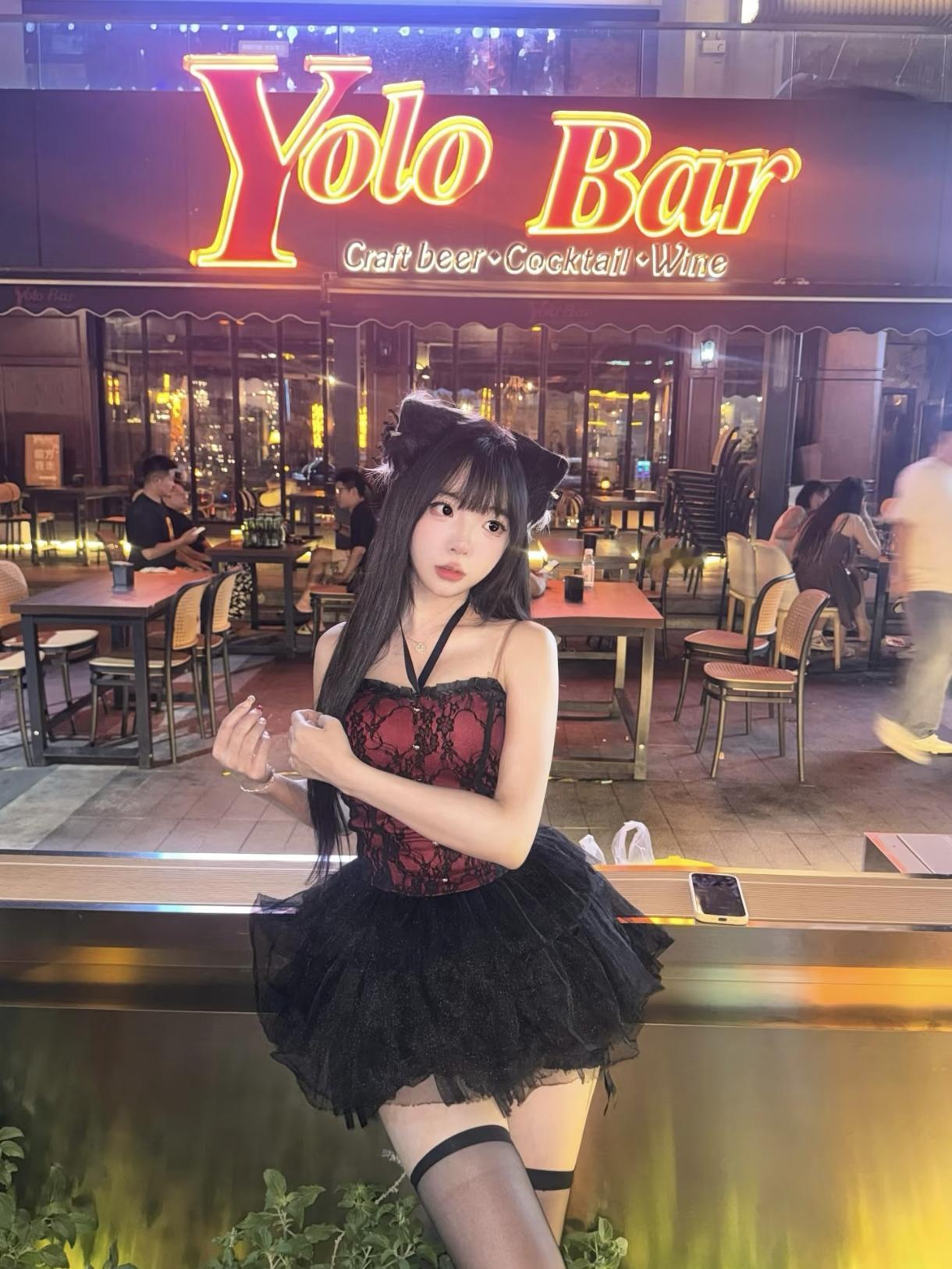 你们夜晚拍照好看嘛？你问我答晒一张生活靓照 优雅与性感，你会怎么选