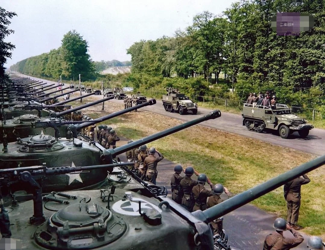 1945年7月20日波茨坦会议期间，战争部长亨利·史汀生在德国柏林视察...