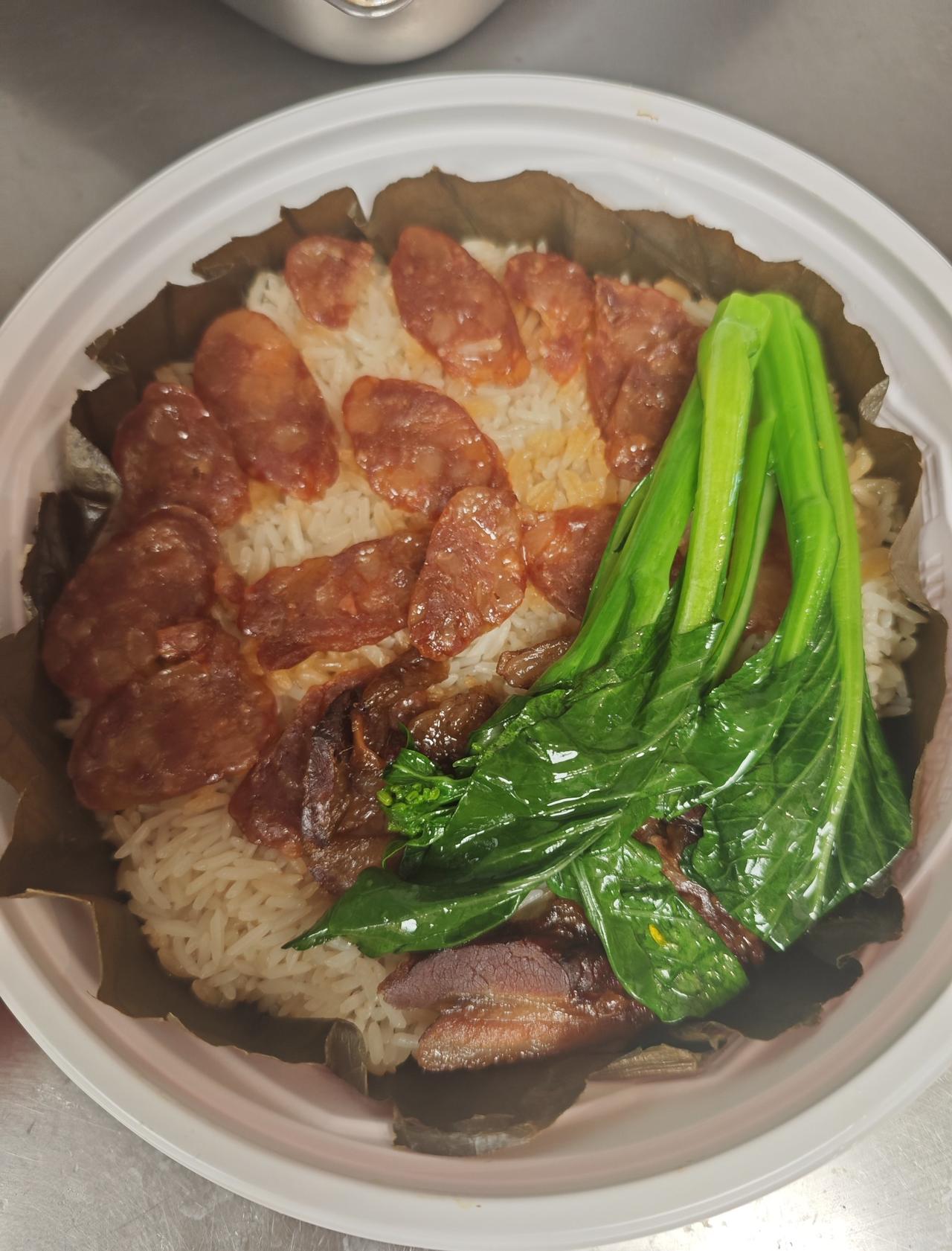 腊味合蒸荷叶饭｜一口沦陷的广式腊味香
📍广州 72街荷叶饭(万博星光里店)
超