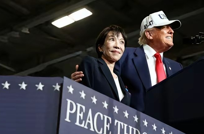 日本人如何看高市早苗见特朗普热点解读 高市早苗与特朗普的会面过于亲昵的举动在日本