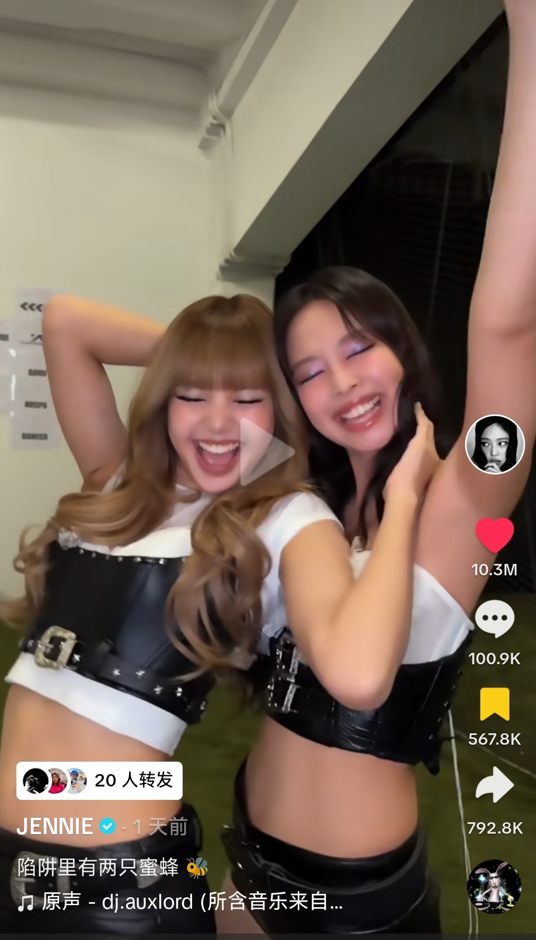 Yeah！！！视频回来了！！！jenlisa双人视频点赞已破一千万🔥🔥🔥（