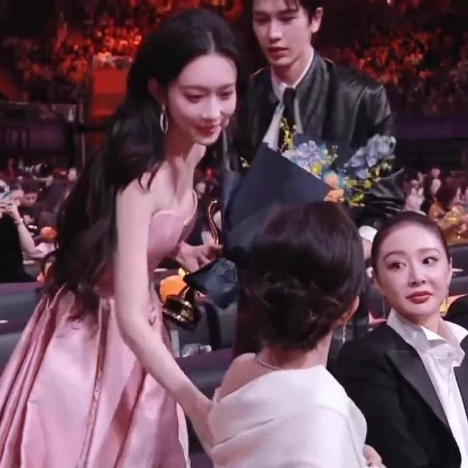 一不小心撞上前任了 