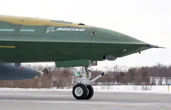 美海军无人加油机曝光
美波音宣布，正在开发中的无人加油机MQ-25“黄貂鱼”量产