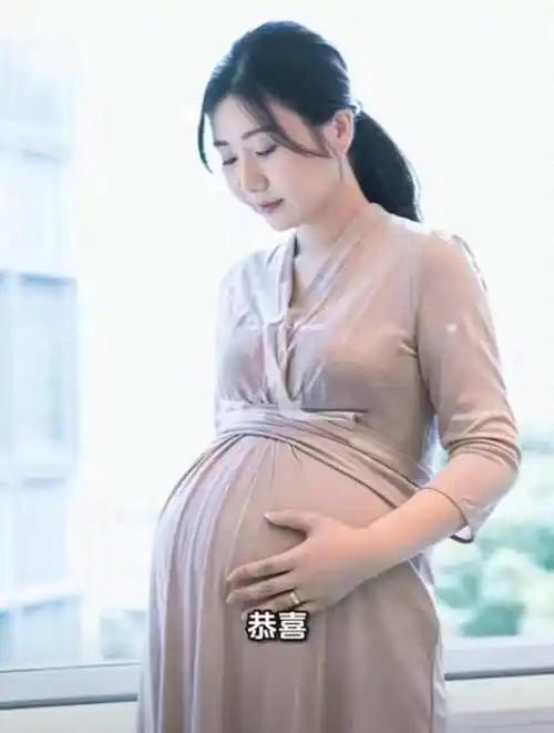 爆炸消息！37岁的福原爱宣布再婚怀孕，新老公身份成谜，夏天已秘密领证。

日本乒