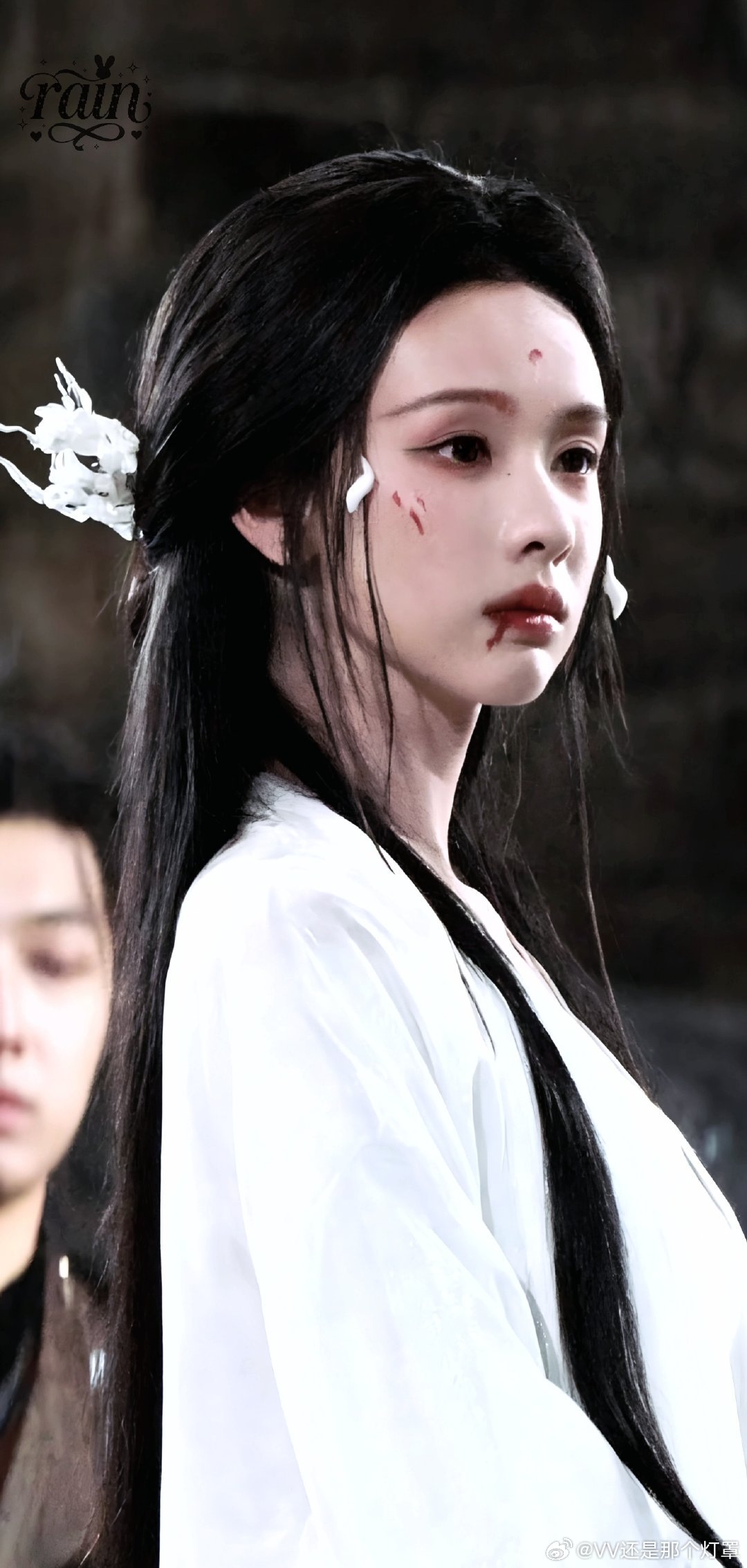 月鳞绮纪 空降随便抓几张实时照片，这部剧除了几个主演粉丝以外确实有很多人被妆造吸