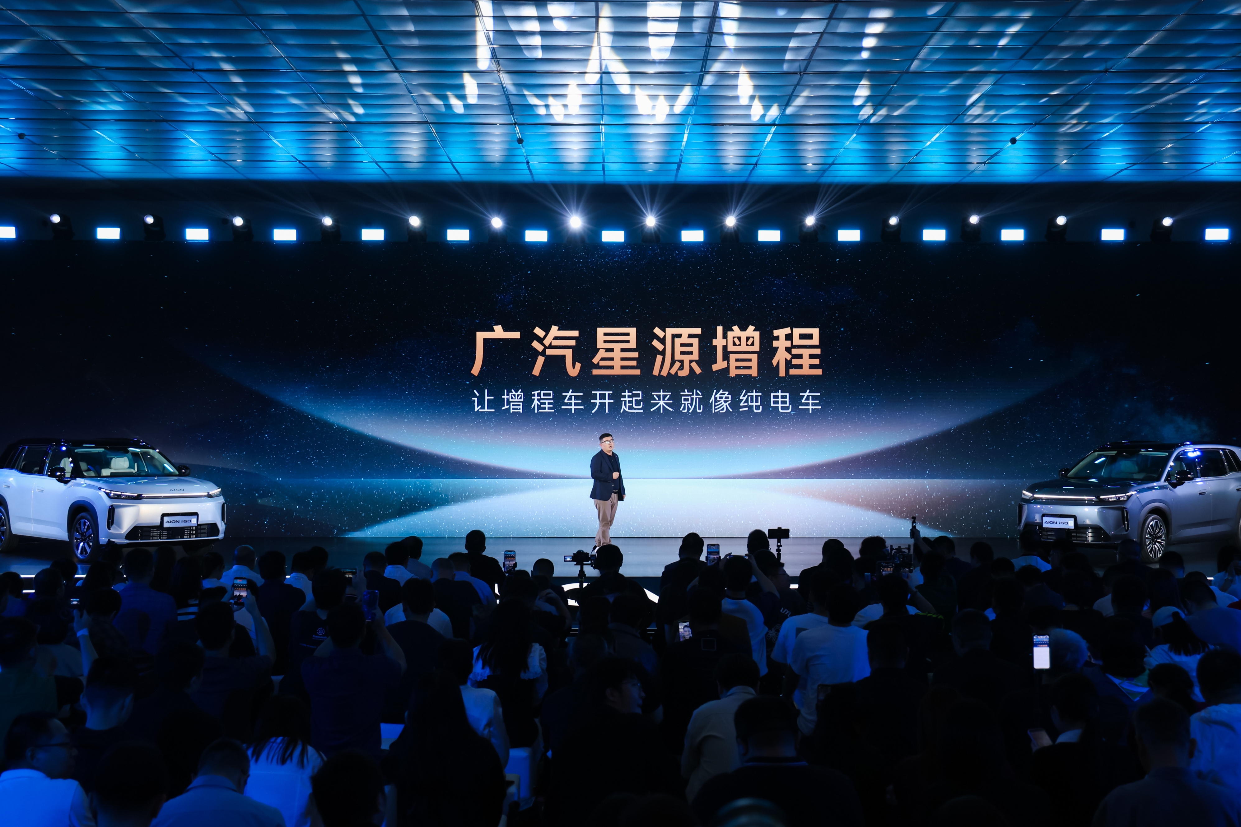 11月16日，埃安i60增程版甩出王炸：10.48万起，纯电同价！它整体的数据表