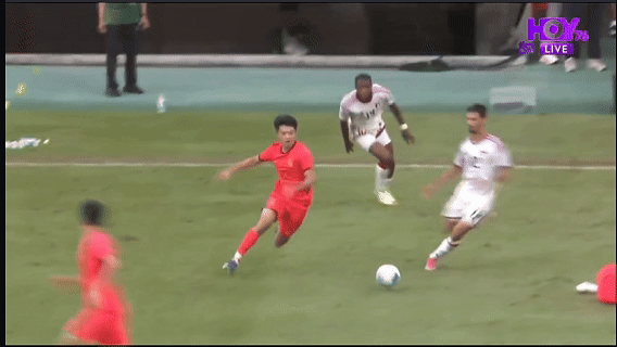 阿联酋u23一群野人！足球的耻辱，在场上无限返祖！兽性大发。我们的队员进行了一场