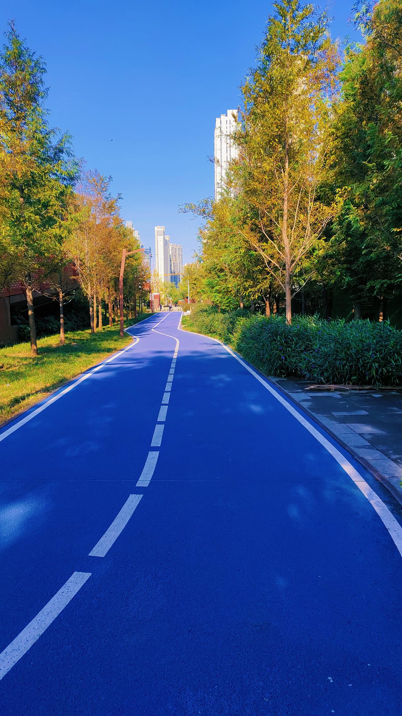 金价大跌
对于刚需买黄金的人来说，是一个利好。

上个月亲戚家的孩子结婚，觉得金