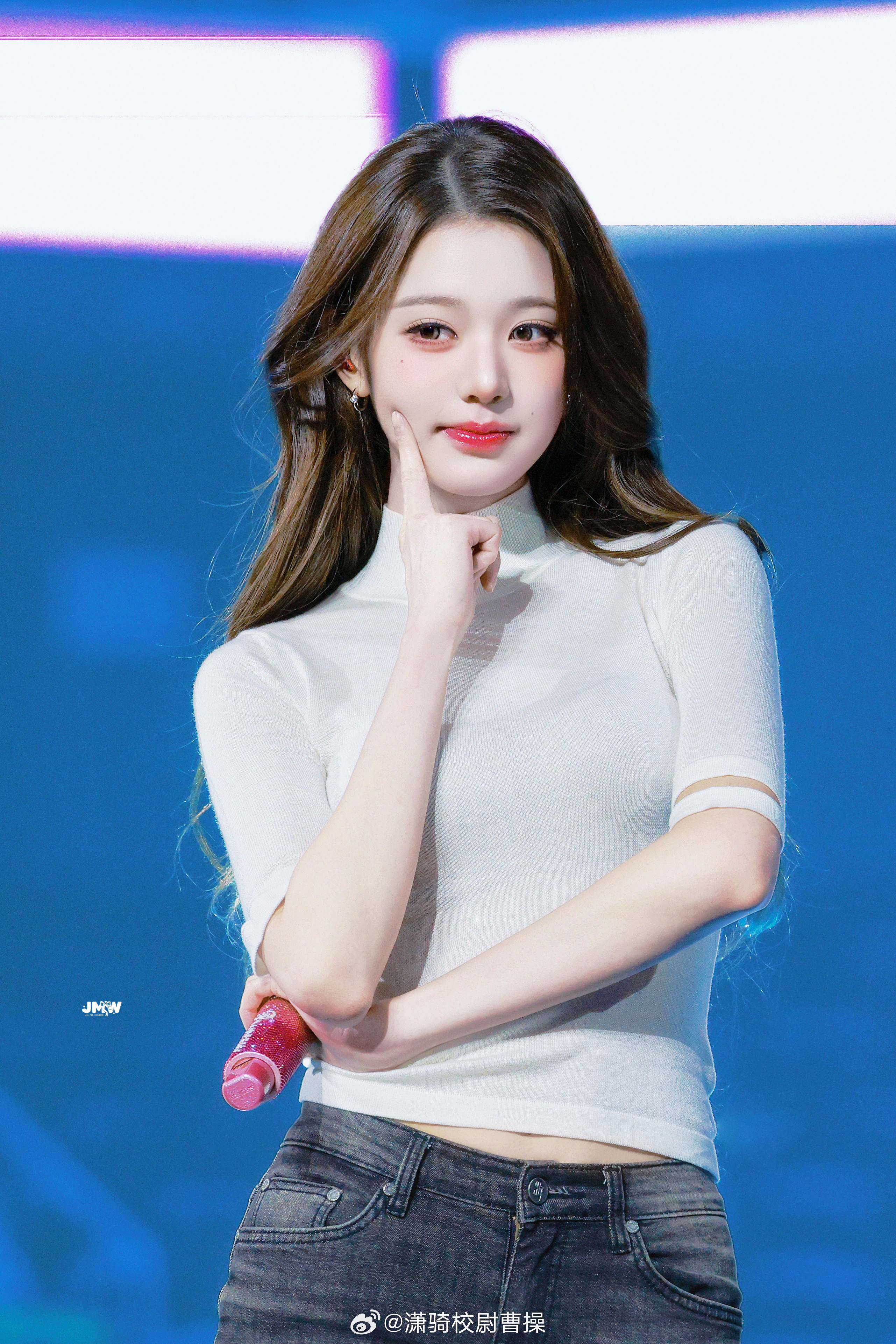 苏新皓站姐发了张元英张元英彩排饭拍这套好美好温柔🤍 