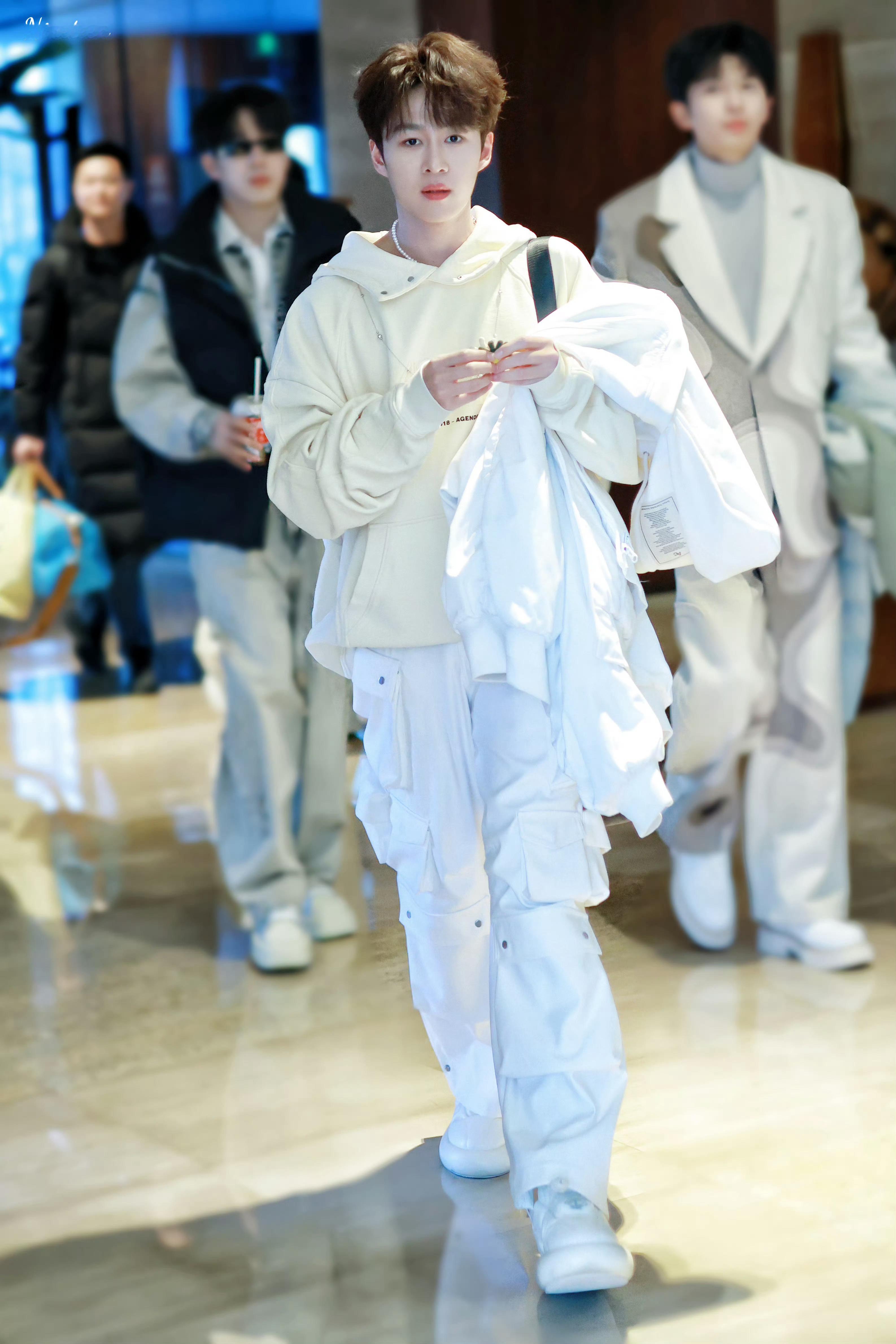 卓沅 💜 卓沅的沅气日常 现在人少了女媧捏人认真了是吧！我们卓沅真的又帅又可爱