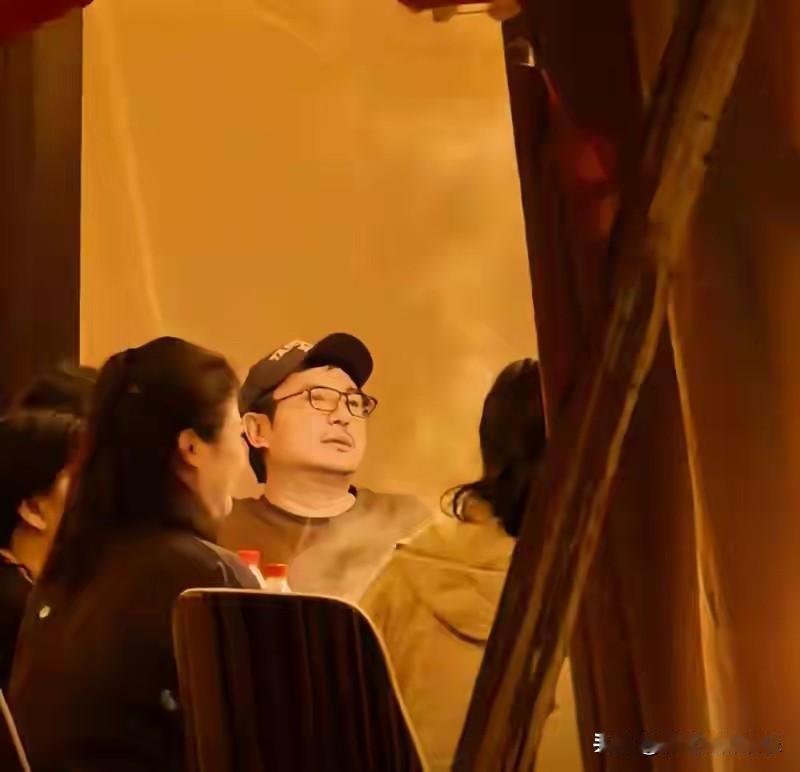 正月初八，沈腾王琦夫妇在海南宴请亲友，儿子已经八岁了，王琦发福严重，从后面都能看