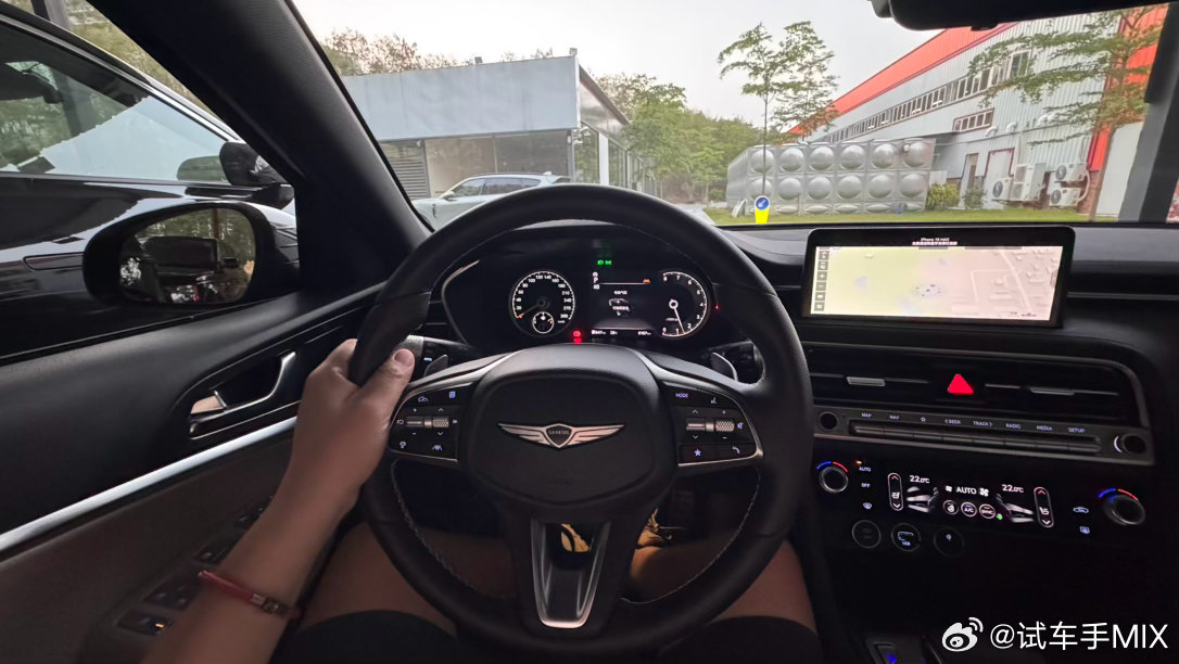 既然提前加满油，那就别不舍得开了油价调整政策，已经扛住了一半的涨价幅度虽然目前贵