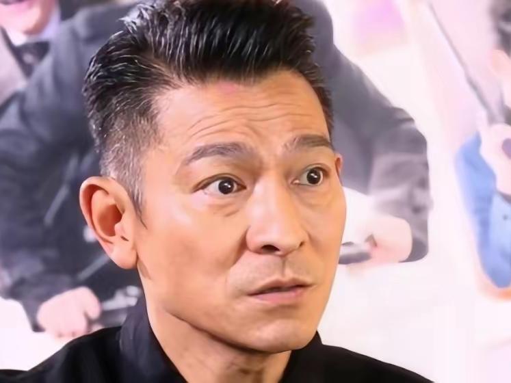 当年，刘德华告四川一家“刘德华板鸭店”侵权，没想到，老板直接怒斥：“又不是你一个