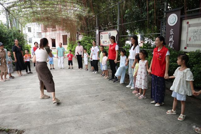 柳南区妇联开展“护航成长 爱心相伴”爱心妈妈关爱实践活动