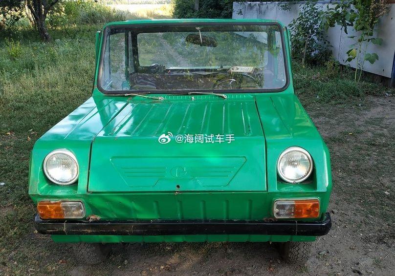 苏联时代设计的普及型机动车~~~这是1992年出厂的，0.4升发动机，手动变速箱