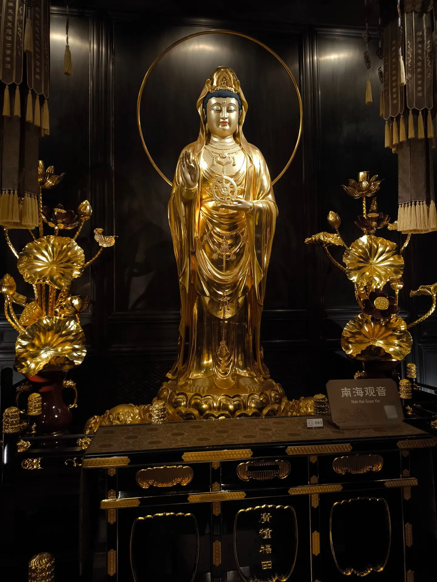 向外求，皆是虚妄；向内求，步步生莲