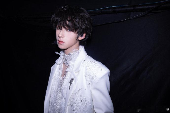 王橹杰的荣耀之战舞台王橹杰荣耀之战6个舞台王橹杰拿下荣耀之战六个舞台，每一场都发