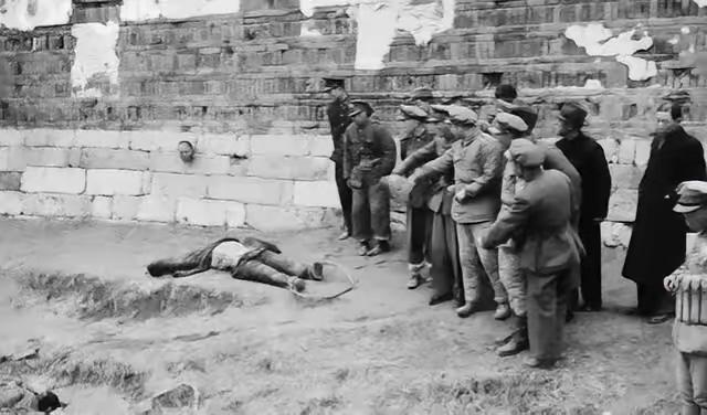 1948年，上海刑场，新四军苏浙游击纵队的全体成员被残忍杀害后，一张罕见的留影，