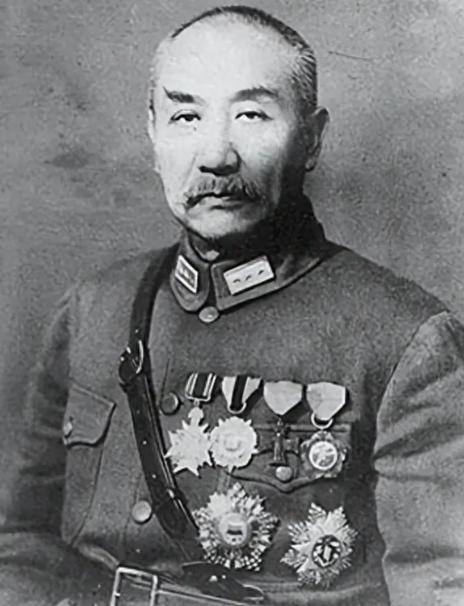 1913年，袁世凯出任大总统后，召阎锡山进京。阎锡山见袁世凯时，被袁世凯的凶横之