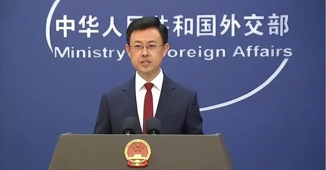 英国首相斯塔默恐怕怎么也没想到，自己还在伦敦苦苦等着北京的“邀请函”，甚至为此不