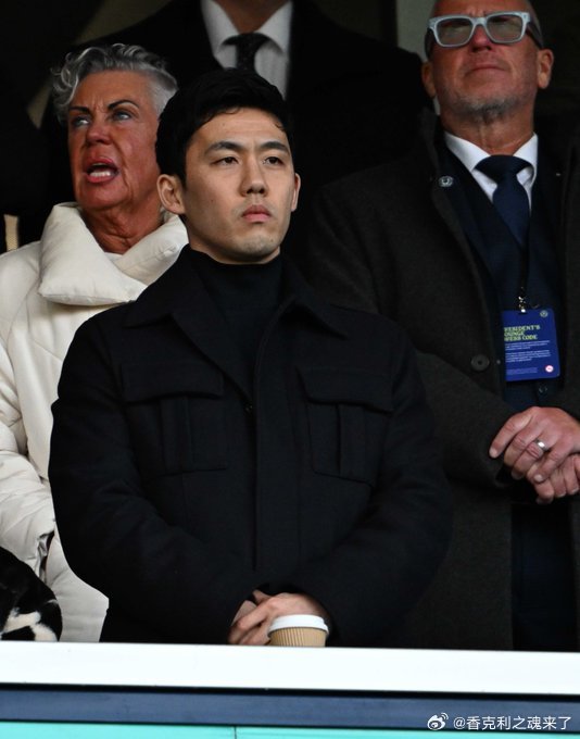 远藤航在现场观看了苏格兰对阵日本的比赛，南野这边也加紧复出了 