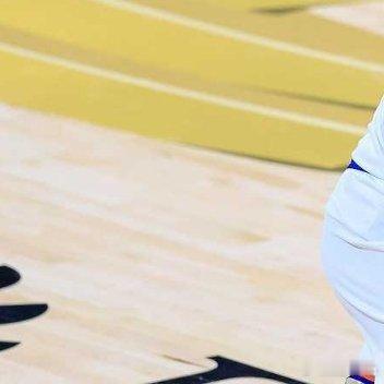 NBA总决赛启幕，纽约尼克斯队赢球抢到主场优势。布伦森得到30分，唐斯得到18分
