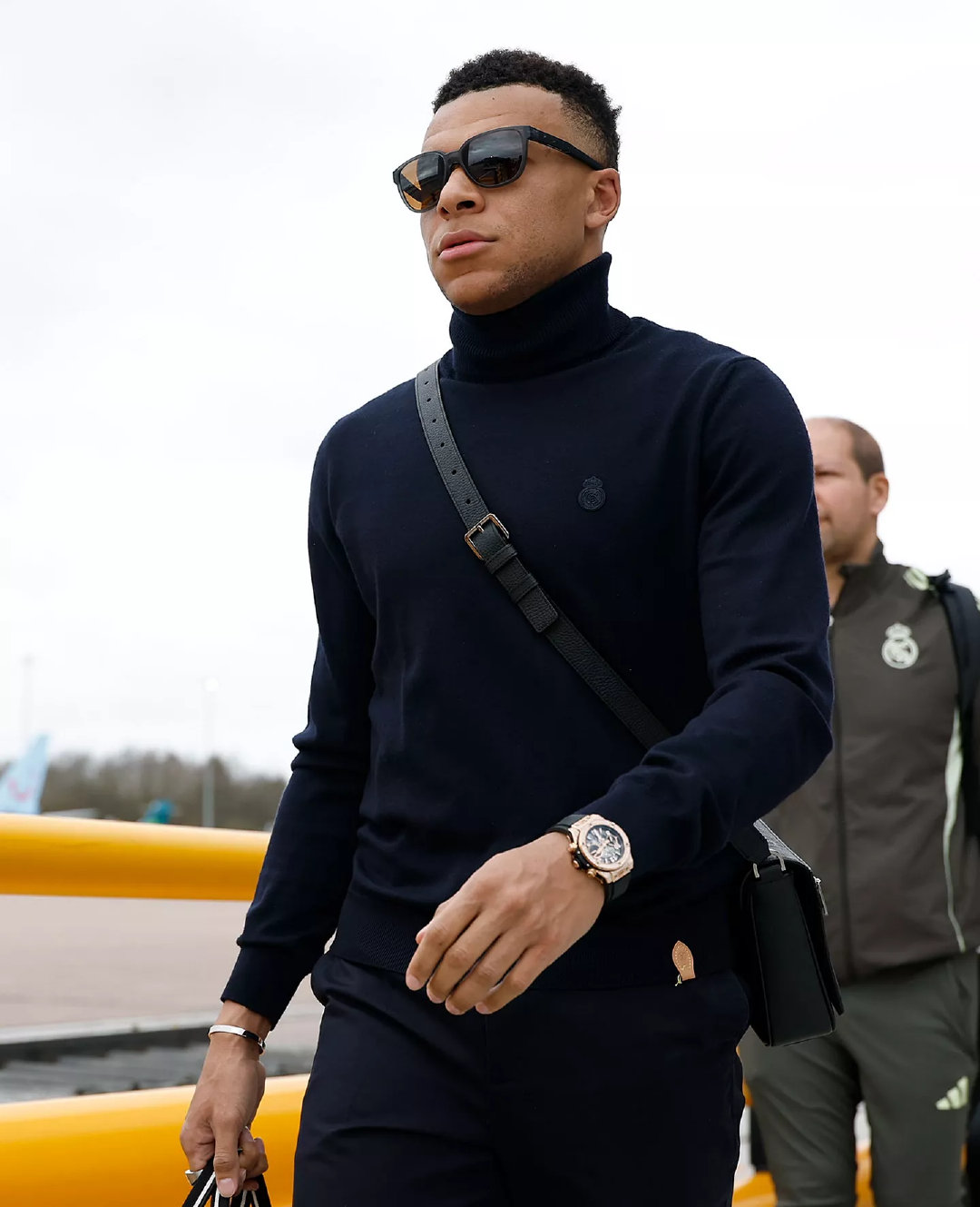 球队抵达曼彻斯特！👋欧冠联赛曼城vs皇马