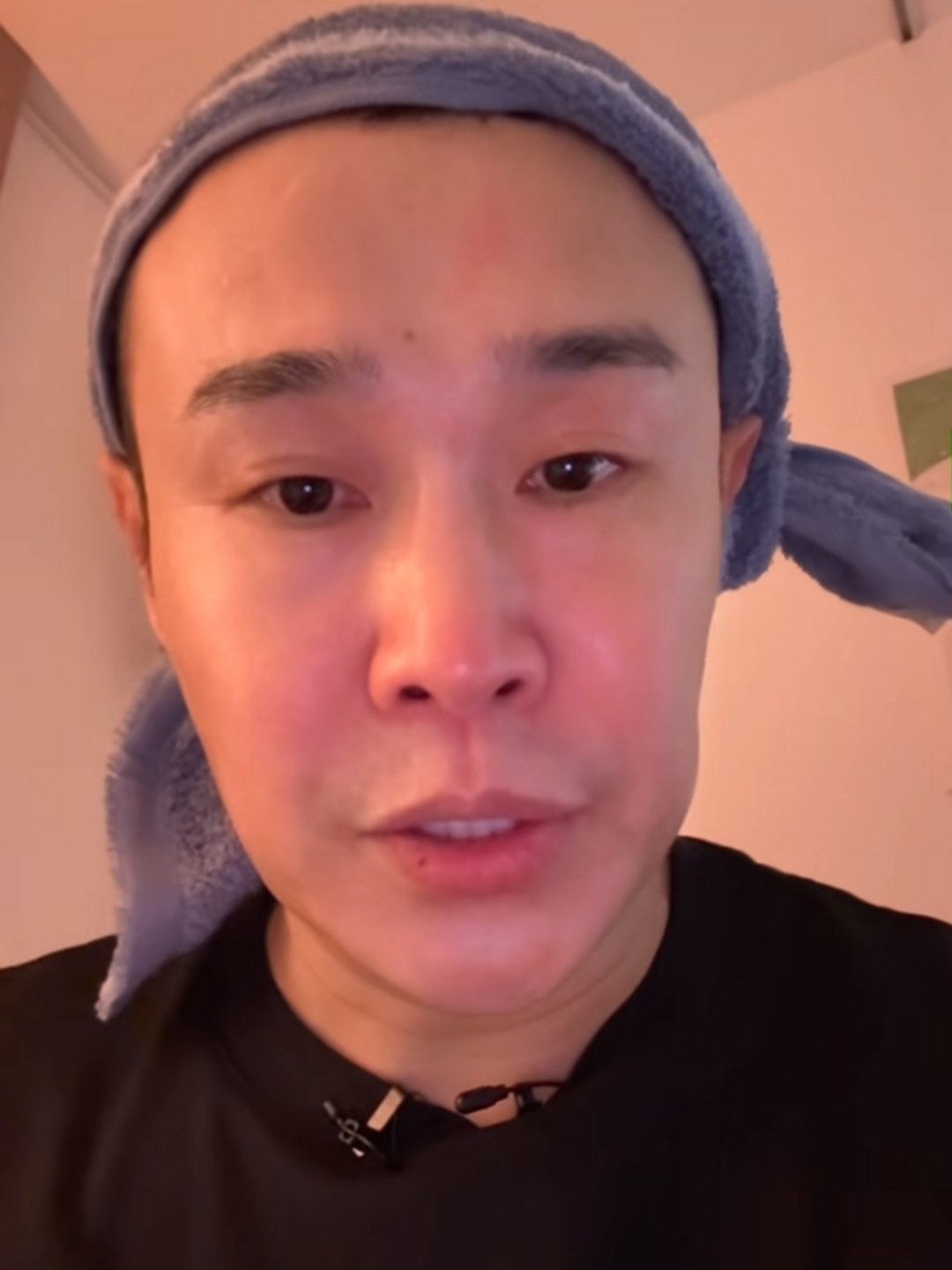小沈阳在干嘛 小沈阳最近在披哥二公舞台上提前5分钟到场和现场观众互动，充分发挥了