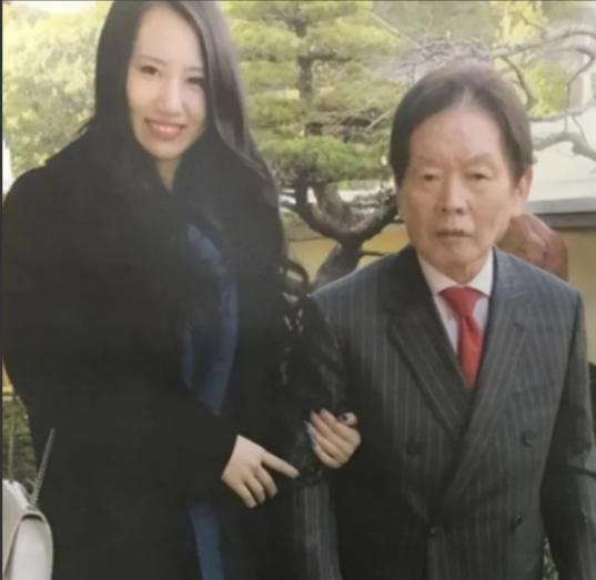 日本老男人野崎幸助：砸2亿睡4000女人，赚钱本事远超花钱。

“我赚钱的本事，