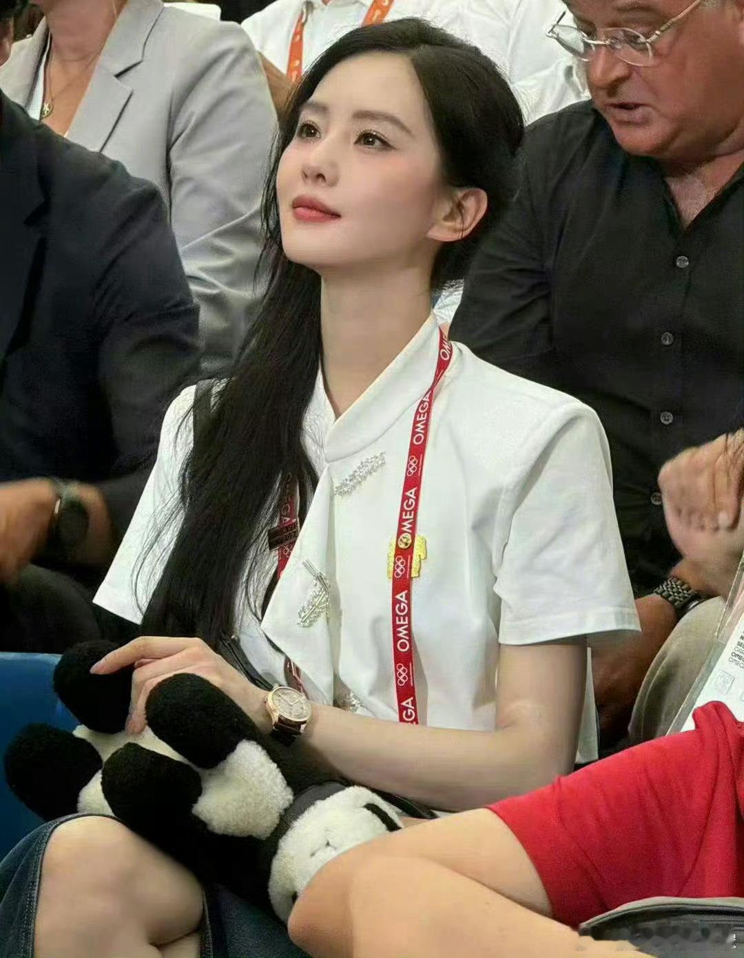 刘诗诗新中式现身奥运会，糊都挡不住的美，气质太出众了[舔屏][舔屏][舔屏]#刘