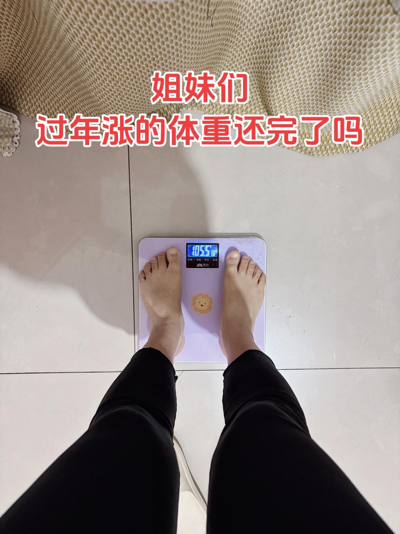 自律减脂健康餐，目标95斤，加油
今日减脂早餐：玉米+鸡蛋+黄瓜+腰果+拿铁
体