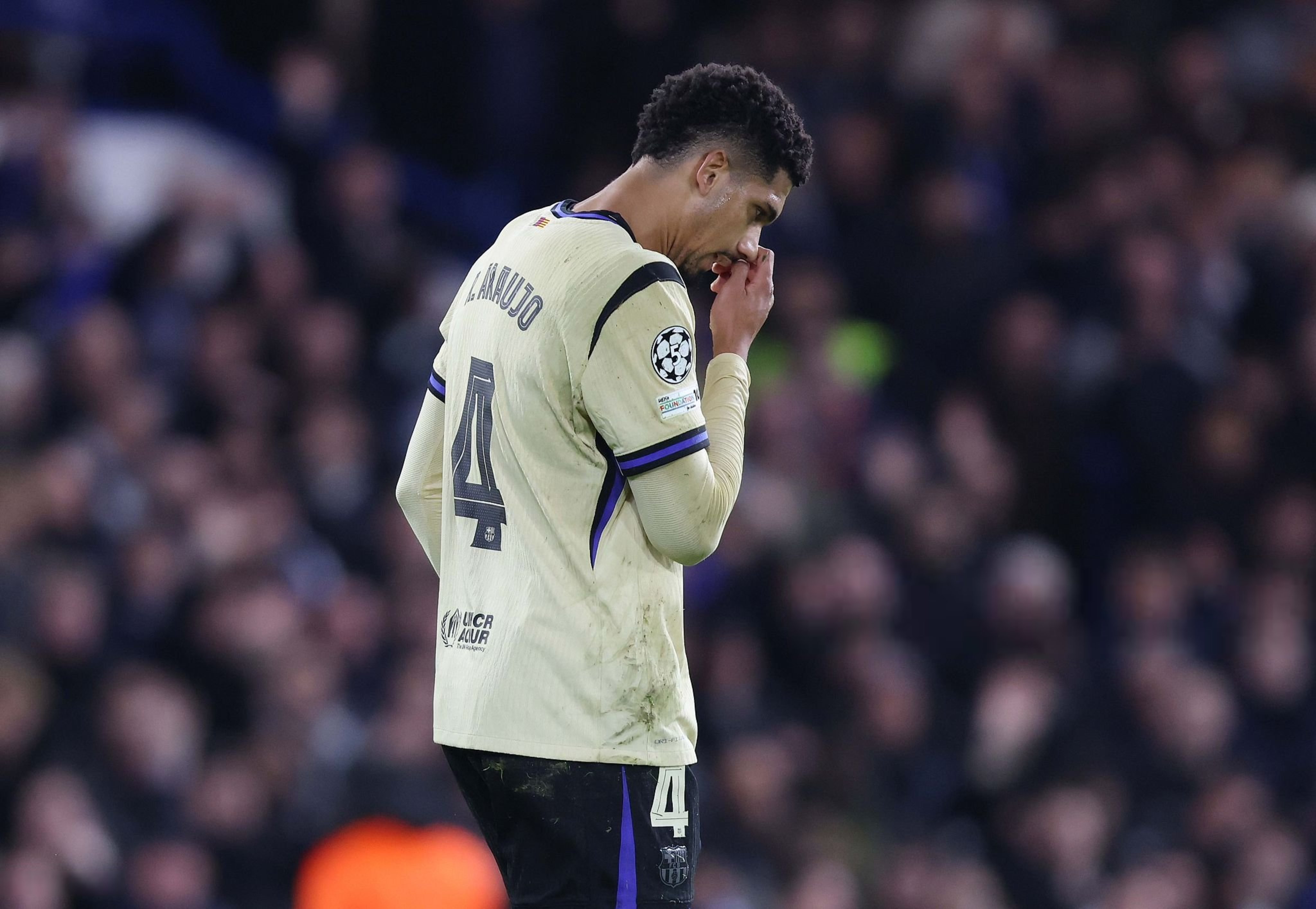 科贝电台记者：阿劳霍简直是一场灾难。我认为他一分钟都不应该再上场了，至少在欧冠联