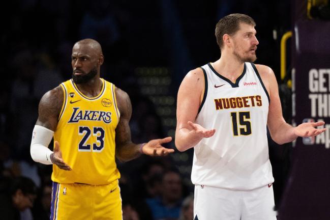 近日美国著名评论员Skip和前NBA球员尼克·杨、肯扬·马丁、拉沙德·麦坎茨、布