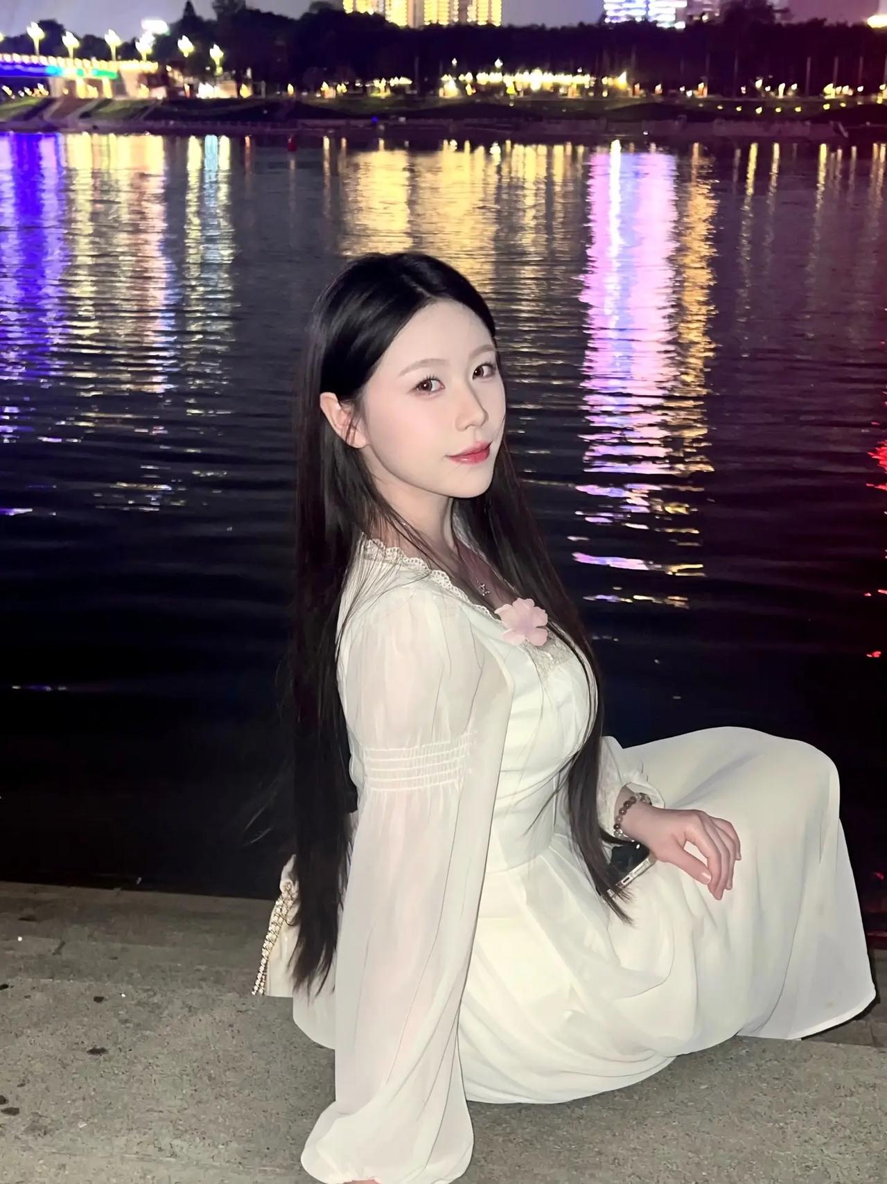 “山有木兮那木有枝
心悦君兮啊君不知”

爆料 如何只用一个四字成语形容女人的美