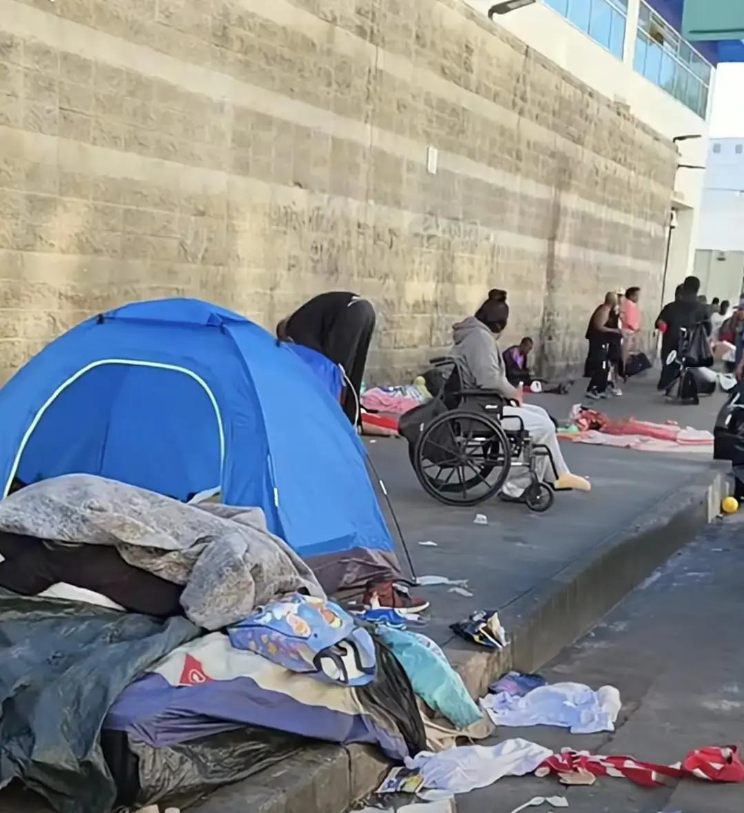 “洋奴”开始替主子反击了。
最近几天，“斩杀线”剥掉了美国的遮羞布，也狠狠地打了