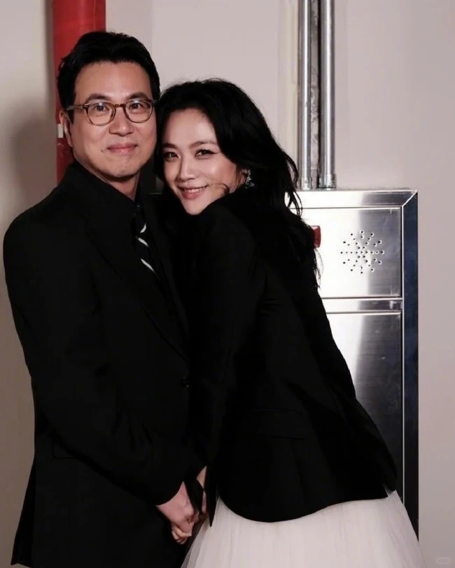 汤唯二胎儿子出生 官宣女神新添一位家庭成员~这个二胎是意外，说明汤唯不仅身体保养