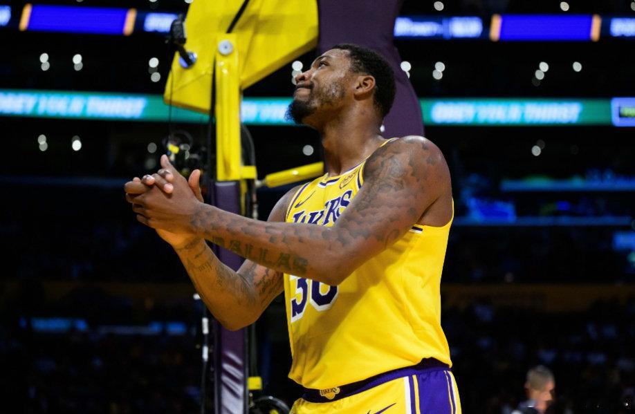 NBA常规赛，湖人130-120击败热火。此役，斯玛特在攻防两端都有亮眼表现，他