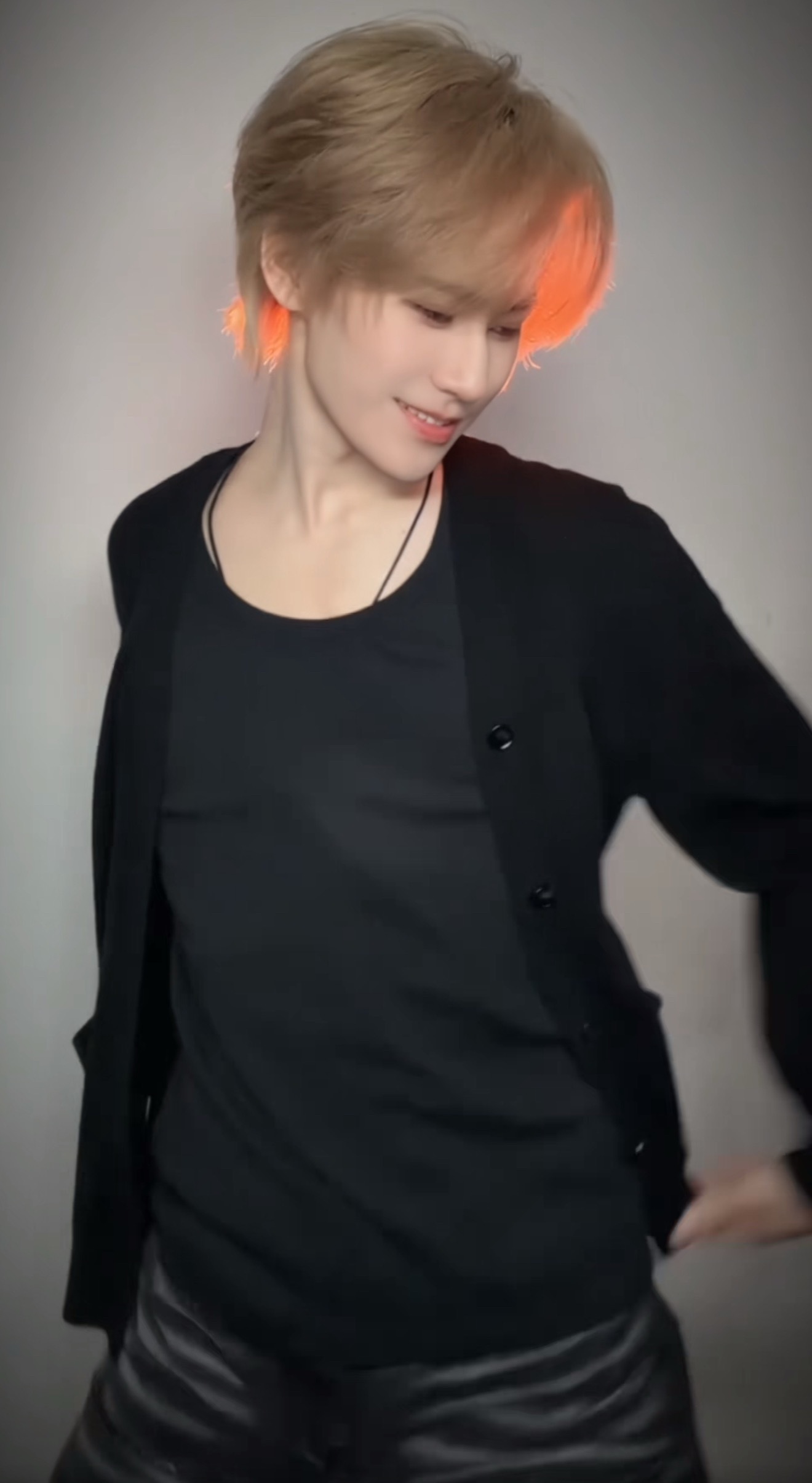 张真源拍起来就忘了情了发了狠了 张真源手势舞又更新了，这个张真源拍起来就发了情了