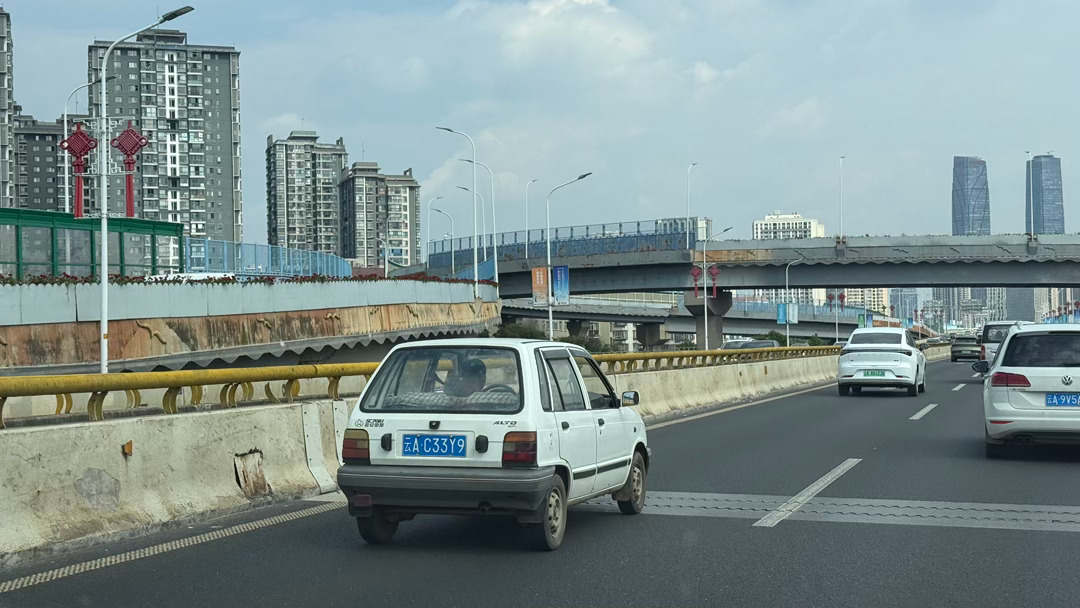 哦豁，路上还能看到这种宝贝  ​​​