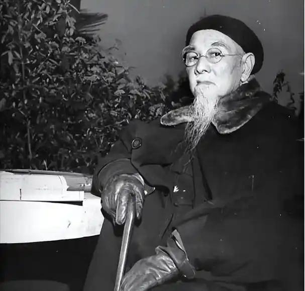 如果来总统府连他都不认识，那真的白来了。
 
中华民国38年间，他担任国民政府主